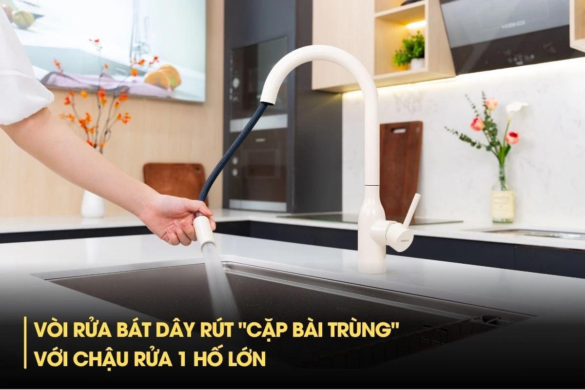 Vòi rửa bát dây rút "Cặp bài trùng" với chậu rửa 1 hố lớn